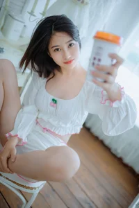 Vibrant Lollipop Themed Cosplay Collection by Nian Nian - Aesthetic Portrait Photography and Cute Fashion Inspiration for Fans - image 7