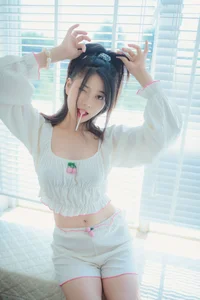 Vibrant Lollipop Themed Cosplay Collection by Nian Nian - Aesthetic Portrait Photography and Cute Fashion Inspiration for Fans - image 14