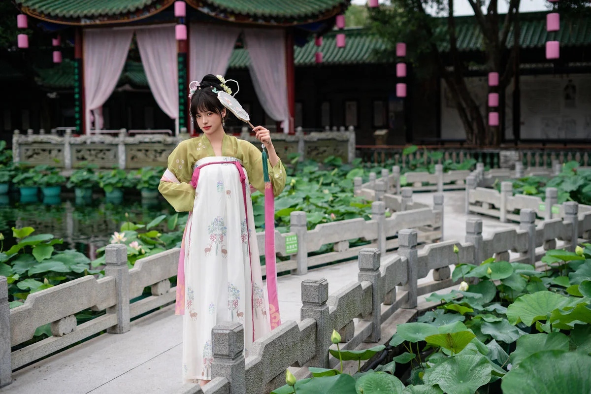 Captivating Style in YiTuYu Art Language Vol.10145 Starring Jia Qi