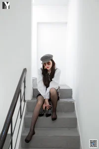 IESS Miao Jie: Playful Plaid Suit Fashion Portrait Gallery - image 10