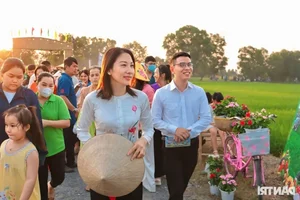 Unique Fieldside Food Market in Ho Chi Minh City Attracts Thousands - image 4