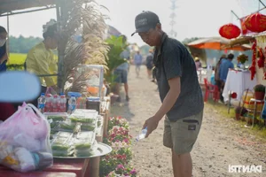 Unique Fieldside Food Market in Ho Chi Minh City Attracts Thousands - image 13