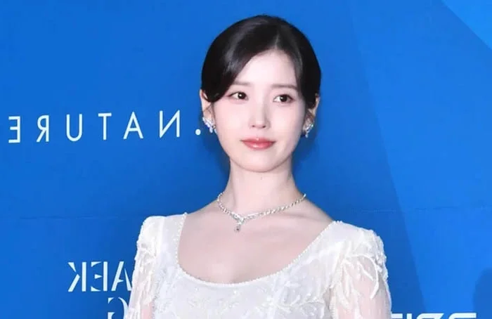 Red Carpet Royalty: Song Hye Kyo and Jang Nara Showcase Timeless Beauty and High Fashion Elegance