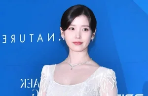 Red Carpet Royalty: Song Hye Kyo and Jang Nara Showcase Timeless Beauty and High Fashion Elegance - image 0