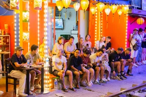 Hanoi Train Street Coffee Returns: A Visual Guide to Vietnam's Unique Attraction - image 3