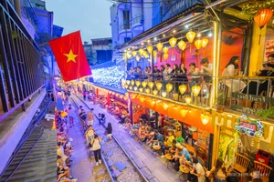 Hanoi Train Street Coffee Returns: A Visual Guide to Vietnam's Unique Attraction - image 2