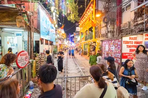 Hanoi Train Street Coffee Returns: A Visual Guide to Vietnam's Unique Attraction - image 4