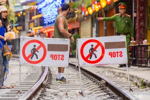 Hanoi Train Street Coffee Returns: A Visual Guide to Vietnam's Unique Attraction - image 8