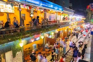Hanoi Train Street Coffee Returns: A Visual Guide to Vietnam's Unique Attraction - image 9