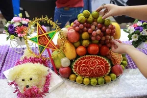 10 Creative and Affordable Mid-Autumn Festival Fruit Tray Decoration Ideas for a Stunning Celebration - image 7
