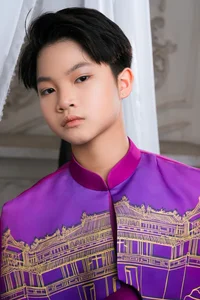 Elegant Ao Dai Collection Showcases Hue Imperial Court Heritage through Modern Modeling - image 6