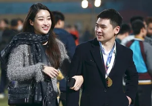 Elegant Couple Style: Exploring the Sophisticated Fashion Choices of Do My Linh and Her Husband - image 3