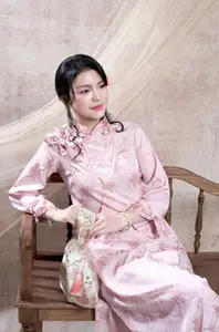 Graceful Pink Ao Dai: Alluring Traditional Vietnamese Beauty Unveiled - image 1
