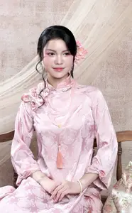 Graceful Pink Ao Dai: Alluring Traditional Vietnamese Beauty Unveiled - image 4