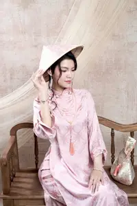 Graceful Pink Ao Dai: Alluring Traditional Vietnamese Beauty Unveiled - image 3