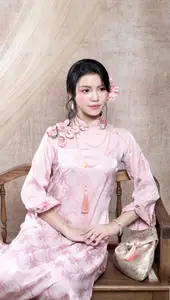 Graceful Pink Ao Dai: Alluring Traditional Vietnamese Beauty Unveiled - image 0