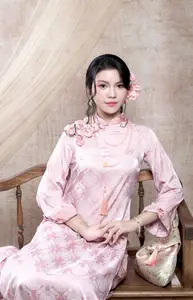 Graceful Pink Ao Dai: Alluring Traditional Vietnamese Beauty Unveiled - image 7