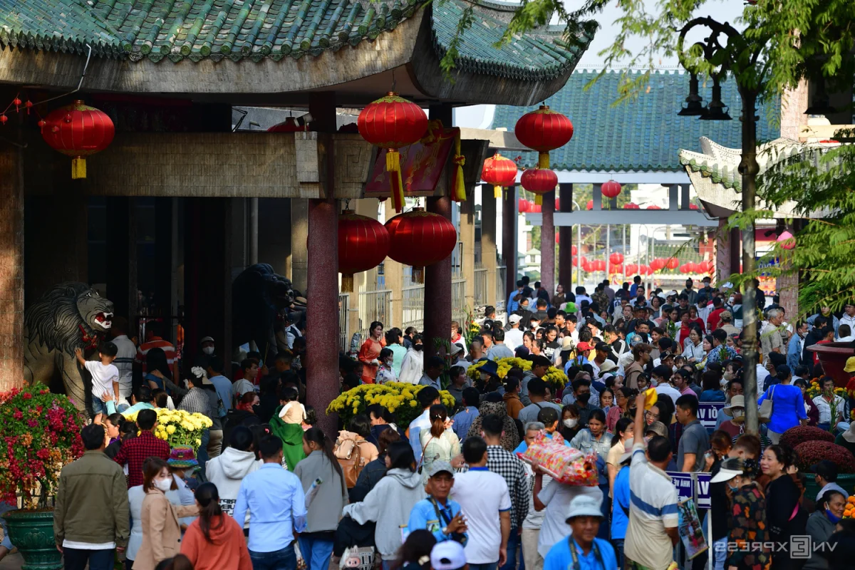 Spiritual Journey: Thousands Visit Ba Chua Xu Temple at Sam Mountain