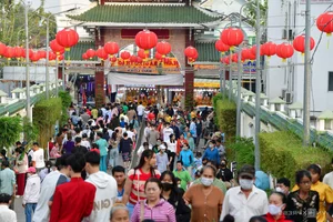 Spiritual Journey: Thousands Visit Ba Chua Xu Temple at Sam Mountain - image 9