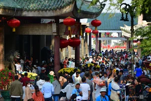 Spiritual Journey: Thousands Visit Ba Chua Xu Temple at Sam Mountain - image 0