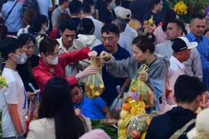Spiritual Journey: Thousands Visit Ba Chua Xu Temple at Sam Mountain - image 7