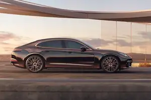 Porsche Panamera Turbo Sonderwunsch Interior: Unique Technology, Pinnacle Luxury for the Elite. - image 11