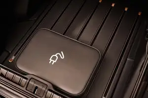Porsche Panamera Turbo Sonderwunsch Interior: Unique Technology, Pinnacle Luxury for the Elite. - image 2