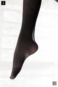 IESS Glamour: Model Yao Yao Combines Mixed-Race Style with High-End Hosiery Fashion - image 7