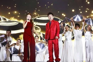 H'Hen Nie and Thuy Tien Shine on the Red Carpet at Vietnam iContent Awards 2024 - image 17