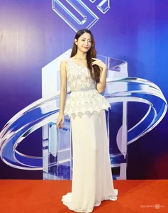 H'Hen Nie and Thuy Tien Shine on the Red Carpet at Vietnam iContent Awards 2024 - image 18