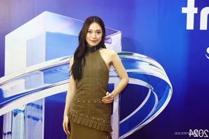 H'Hen Nie and Thuy Tien Shine on the Red Carpet at Vietnam iContent Awards 2024 - image 9