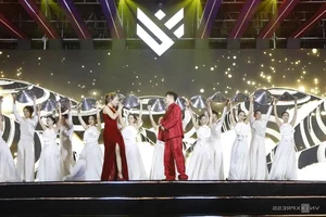 H'Hen Nie and Thuy Tien Shine on the Red Carpet at Vietnam iContent Awards 2024 - image 6