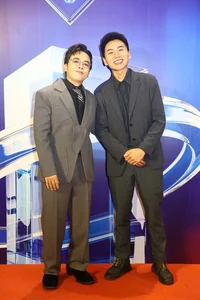 H'Hen Nie and Thuy Tien Shine on the Red Carpet at Vietnam iContent Awards 2024 - image 2