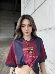 Thai Showbiz Star Prang Kannarun Flaunts Stunning Figure in Barcelona Jersey - image 5