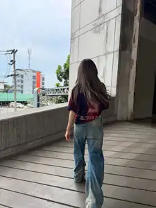Thai Showbiz Star Prang Kannarun Flaunts Stunning Figure in Barcelona Jersey - image 2