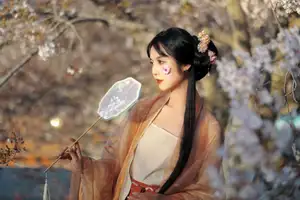 Jian Ying Tao Nai: Elegant Asian Muse Amidst Spring Blossoms - YiTuYu Art Language Vol.8617 - image 2