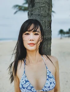 Ageless Beauty: Duong Thuy Linh Radiates Confidence and Elegance in Her Late 30s - image 4