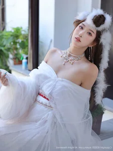 The Ethereal Elegance of Jin Yun Xi Yuki: A Modern Visual Masterpiece - image 4