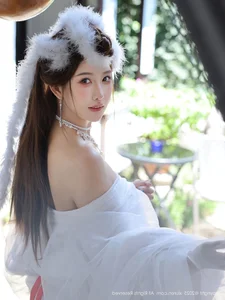 The Ethereal Elegance of Jin Yun Xi Yuki: A Modern Visual Masterpiece - image 0