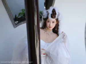 The Ethereal Elegance of Jin Yun Xi Yuki: A Modern Visual Masterpiece - image 3