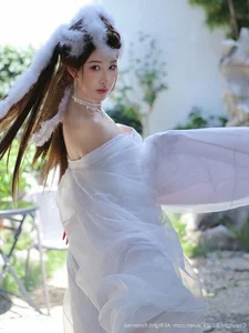 The Ethereal Elegance of Jin Yun Xi Yuki: A Modern Visual Masterpiece - image 11