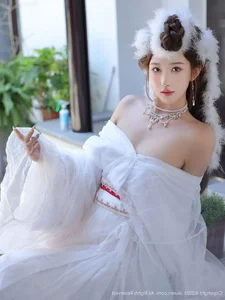 The Ethereal Elegance of Jin Yun Xi Yuki: A Modern Visual Masterpiece - image 1