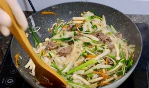 World-Class Vietnamese Stir-Fry: 5 Dishes Recognized Globally for Excellence - image 4
