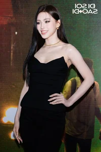 Stunning Red Carpet Looks at the 'Bus: One Way Trip' Premiere Featuring Tieu Vy - image 4