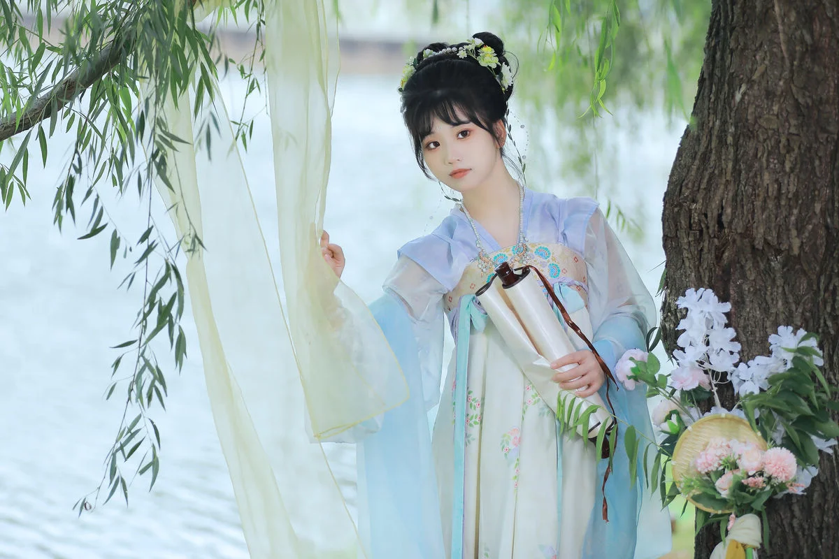 YiTuYu Art Language Vol.7304: Featuring Model Zhou Zhou Ay