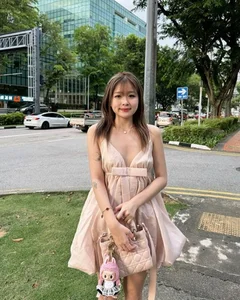 Vietnamese Gen Z Influencer Chao Stuns in Elegant Silk Dress Transformation - image 5