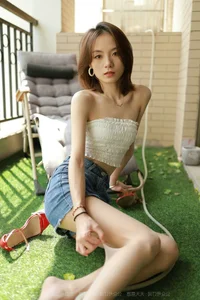 Sunlit Moments: Xiao Liu's Balcony Sunbathing for IESS - image 8