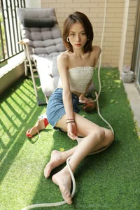Sunlit Moments: Xiao Liu's Balcony Sunbathing for IESS - image 72