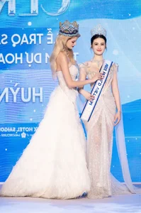 Miss World Krystyna Pyszková and Global Beauties Shine on the Red Carpet - image 3