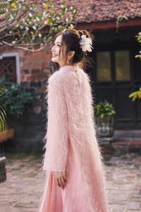 Elegant Pink Vietnamese Ao Dai - Traditional Silk Long Dress for Cultural Events and Timeless Asian Fashion - image 2